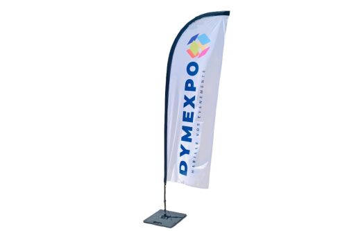 Les drapeaux publicitaires sont parfaits pour attirer le regard de loin